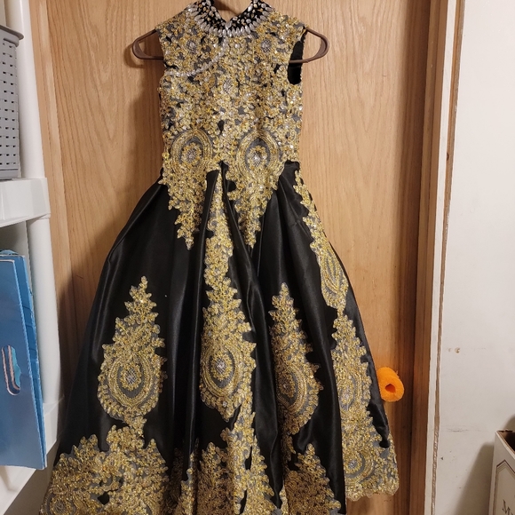 Girls black and gold formal gown - Picture 2 of 4